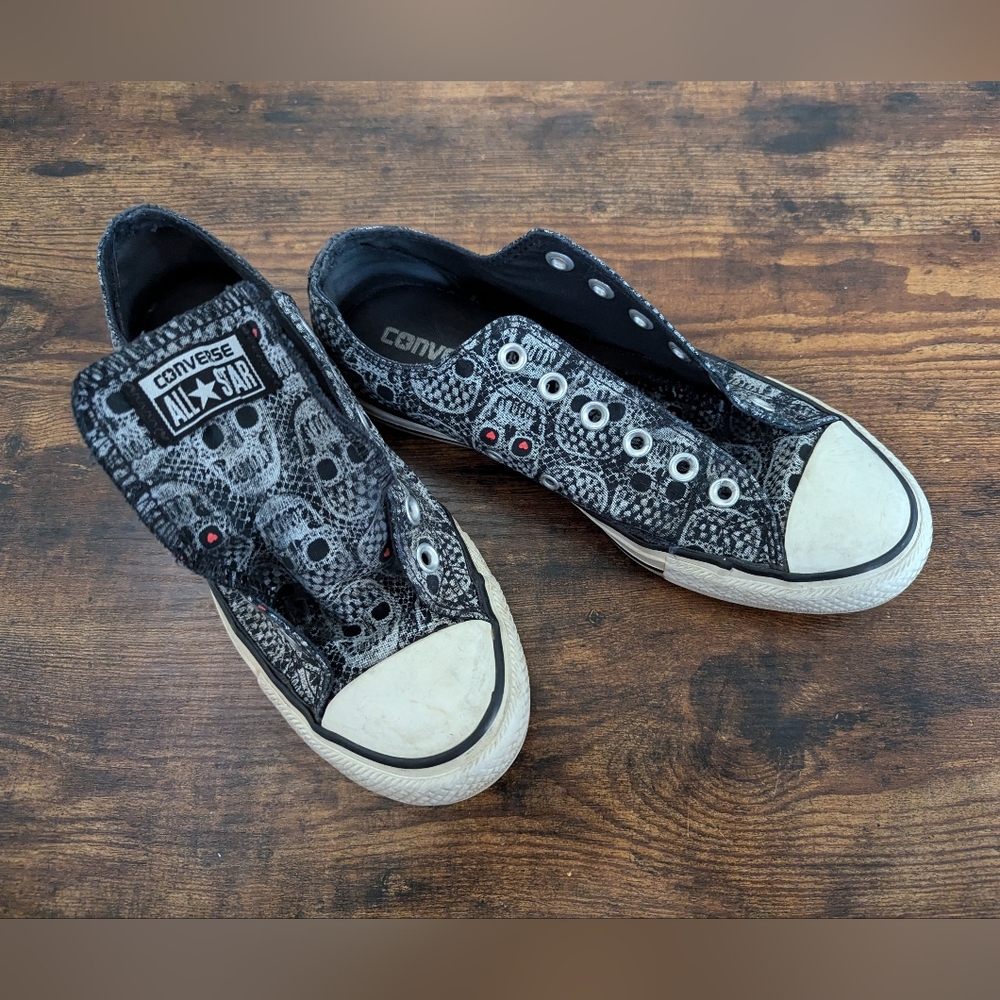 *RARE* Sugar Skull Chucks Size 8 Women